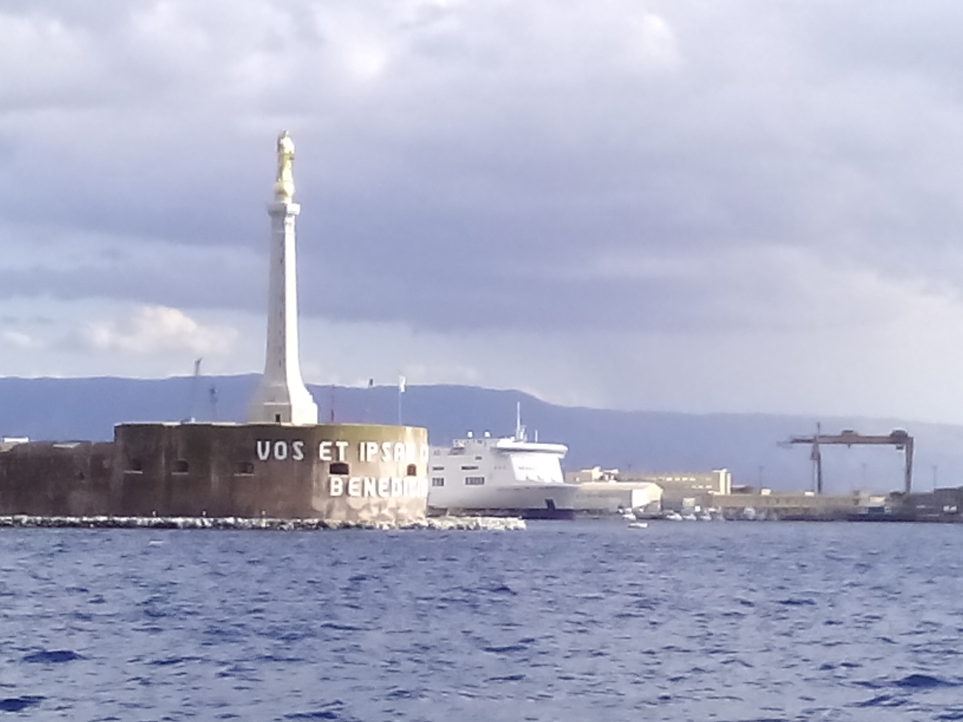 Messina Hafeneinfahrt